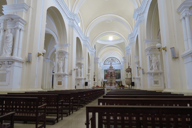 leon-church-interior