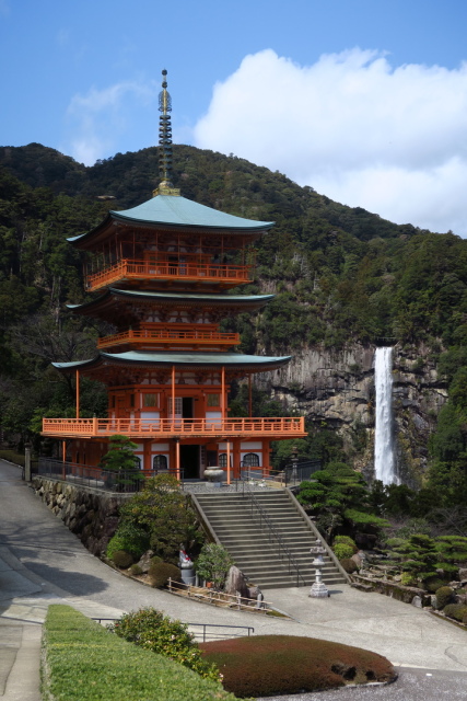 nachi-pagoda-falls